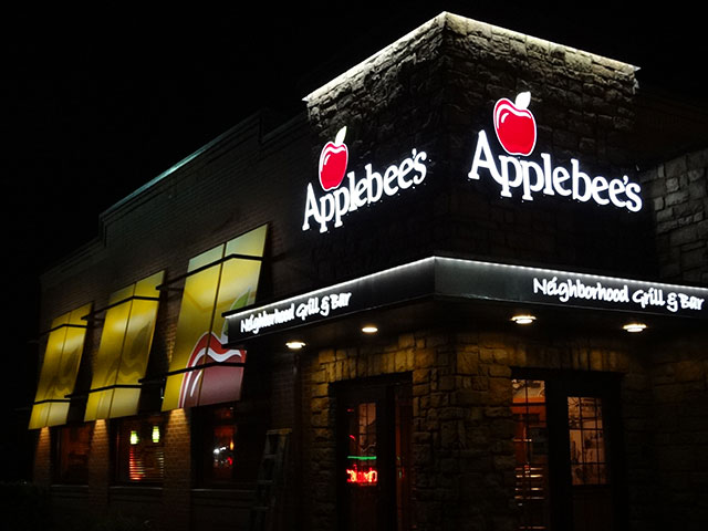 Applebee’s–Kenosha,-WI-054 AppleBee's at night