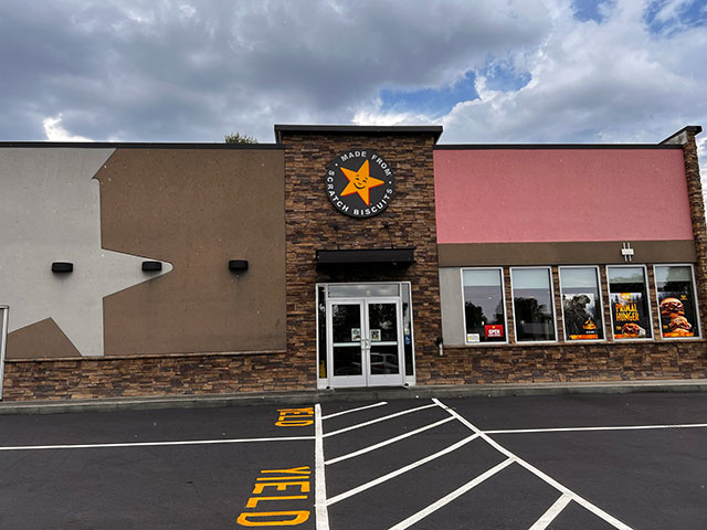 Hardees-(1) Hardees Exterior